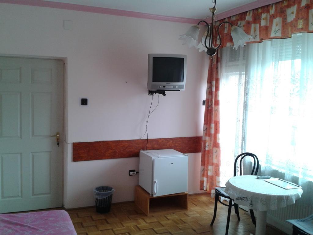 Deak Vendeghaz Apartman Hotel Hajdúszoboszló Habitación foto